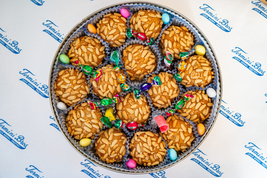Small Pignoli Cookie Tin